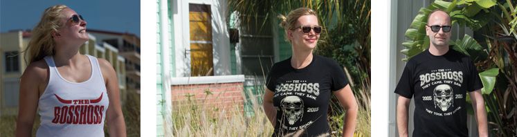 The Bosshoss Merchandise. Zwei Personen tragen verschiedene Bosshoss T-Shirts