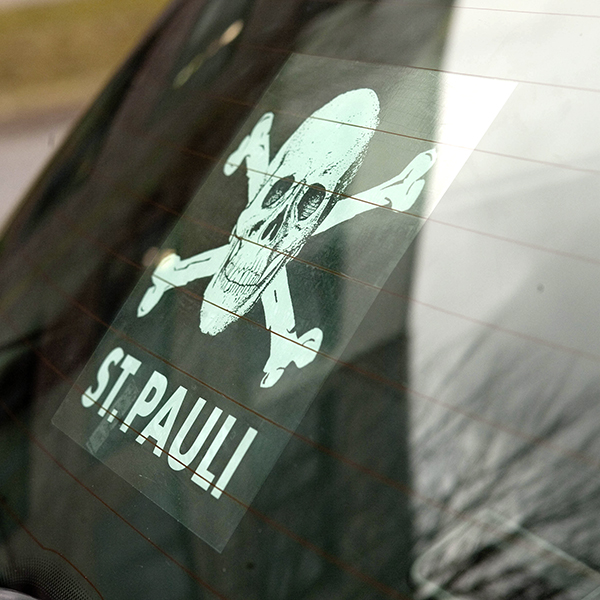 FC St. Pauli - Aufkleber Heckscheibe Totenkopf - transparent